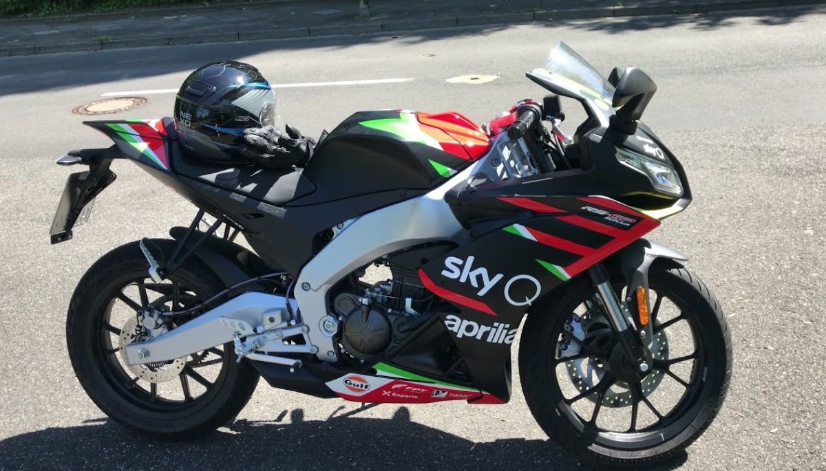 45 Kmpl माइलेज के साथ Aprilia RS 125 स्पोर्ट्स बाइक भारत में इस दिन होगी लॉन्च, जाने क्या है खास फीचर्स 2 Aprilia RS 125 Design