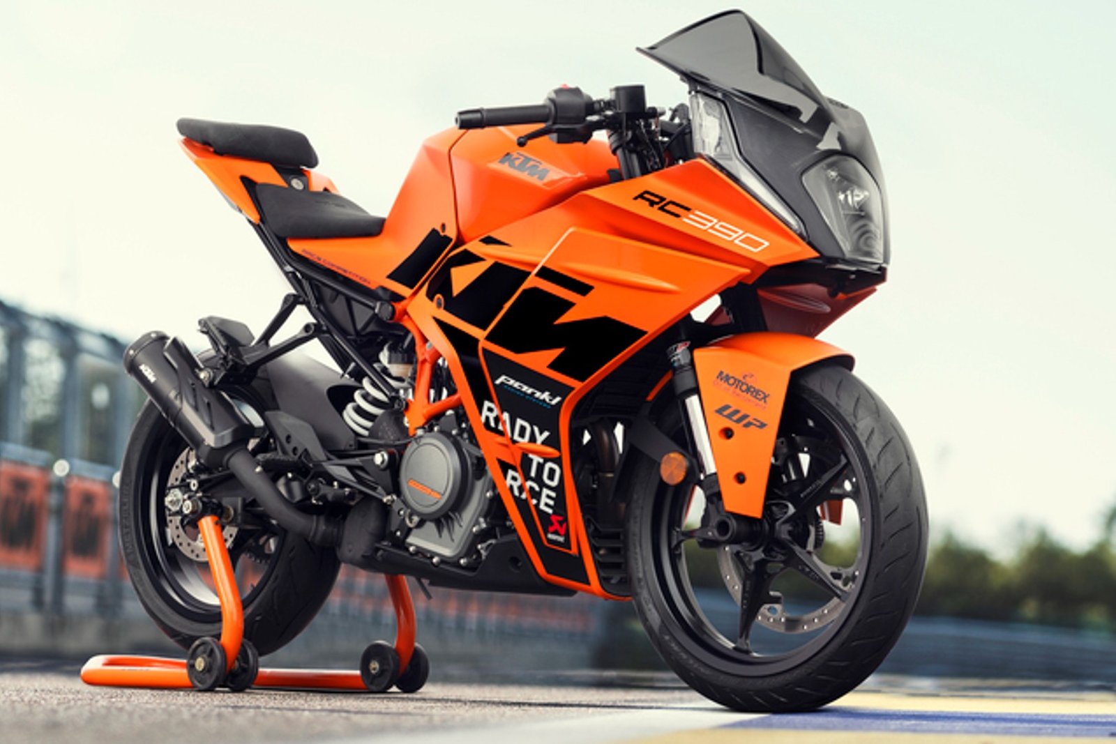 नई 2025 KTM RC 390 दमदार परफॉर्मेंस और एग्रेसिव डिज़ाइन के साथ लॉन्च हुई,जाने फीचर्स 4 2025 KTM RC 390